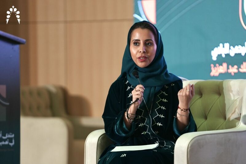 Image for the Tweet beginning: الجلسة الحوارية الأولى: عمارة المساجد
تناولت